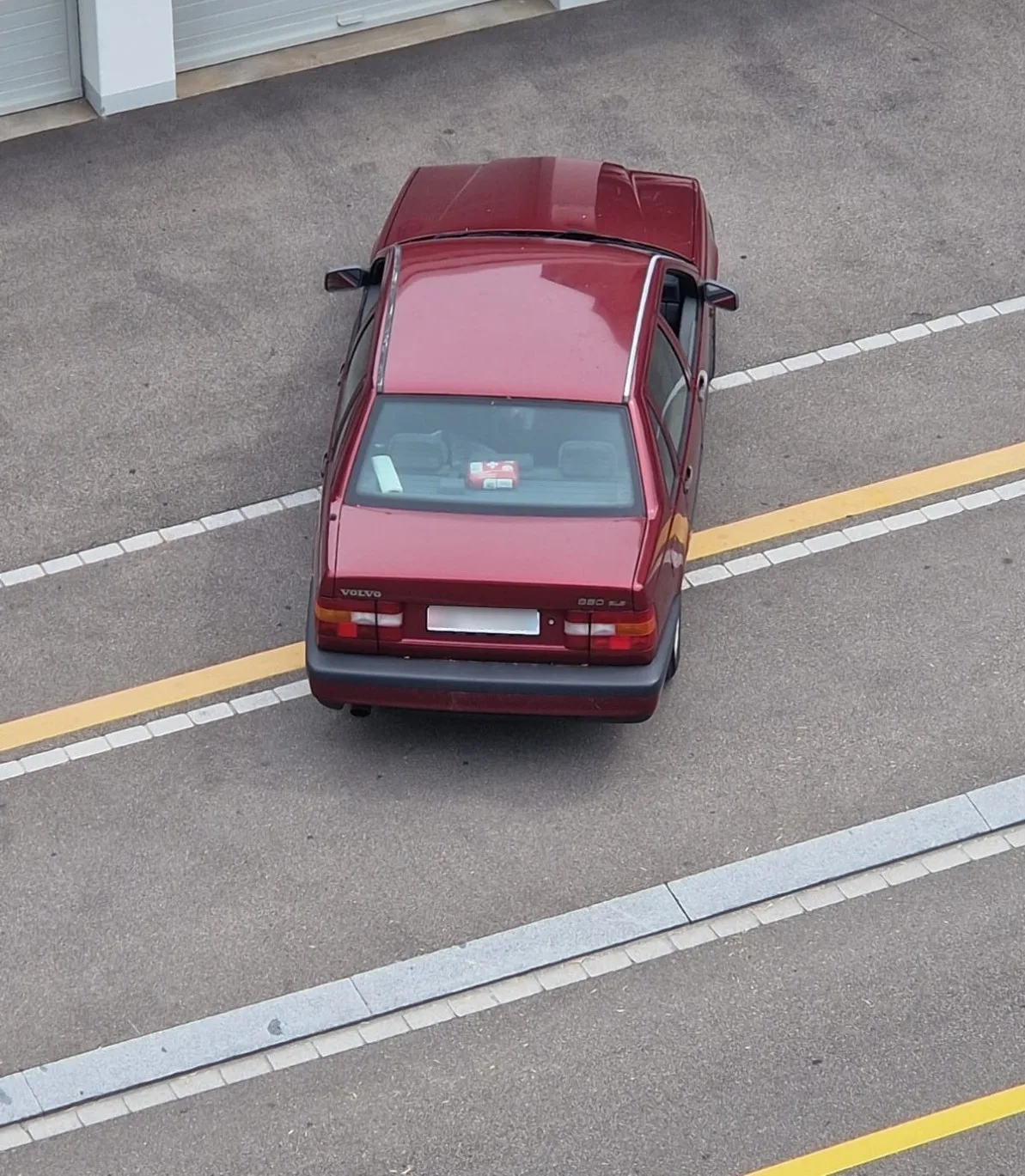 Dieses Beweisbild lieferte die Firma Parkon … Freys Auto von oben.